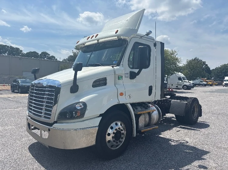 2017 Freightliner Cascadia in Prince George, VA — photo 3