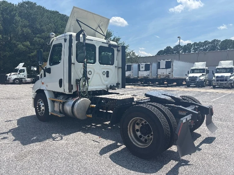 2017 Freightliner Cascadia in Prince George, VA — photo 5