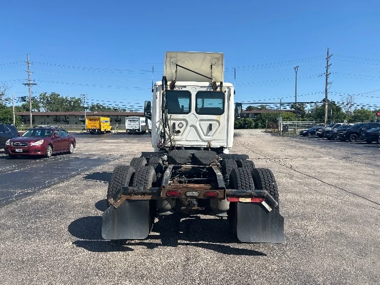 2019 Freightliner Cascadia in Chicago (Melrose Park), IL — photo 6