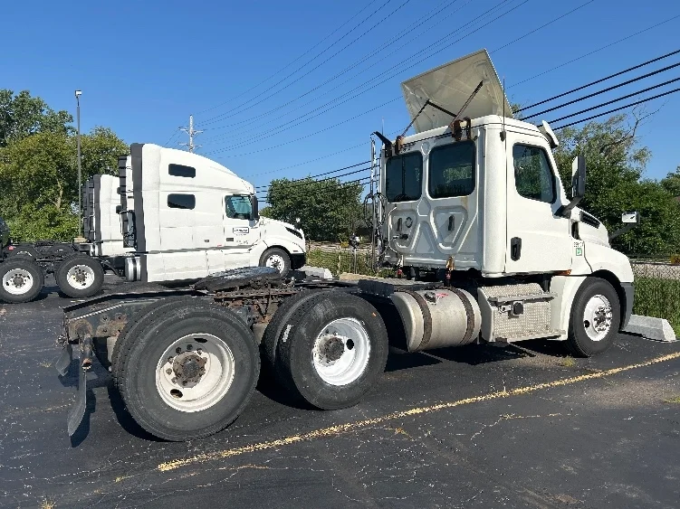 2019 Freightliner Cascadia in Chicago (Melrose Park), IL — photo 7