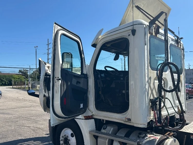 2019 Freightliner Cascadia in Chicago (Melrose Park), IL — photo 9