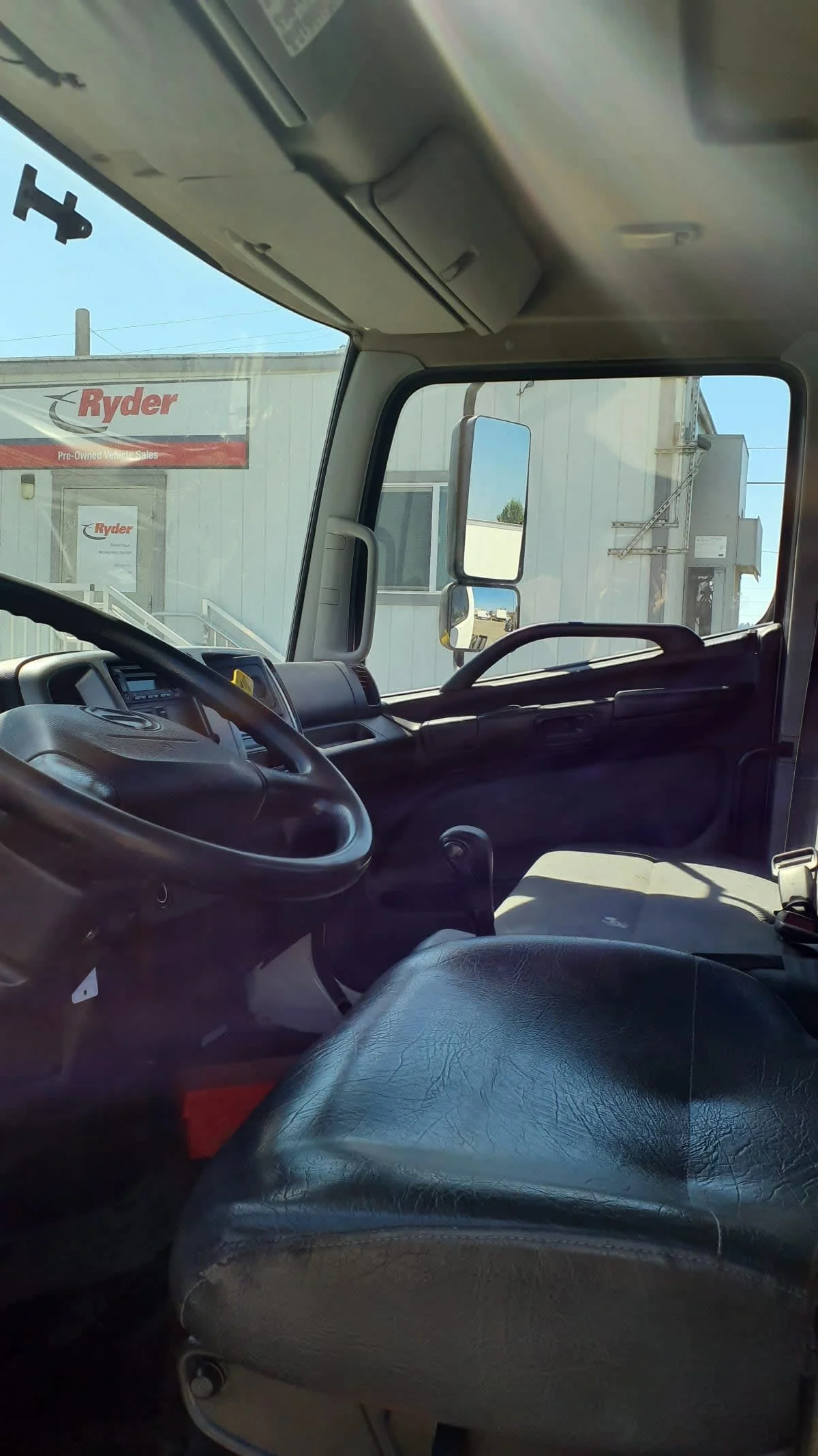 2017 Hino 268 in Tacoma, WA — photo 7