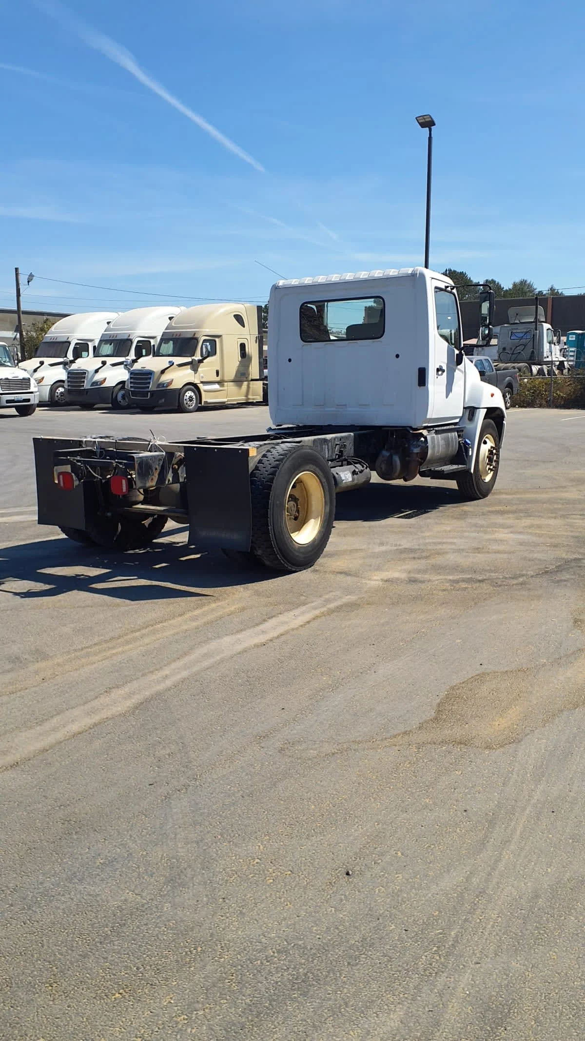 2017 Hino 268 in Tacoma, WA — photo 4