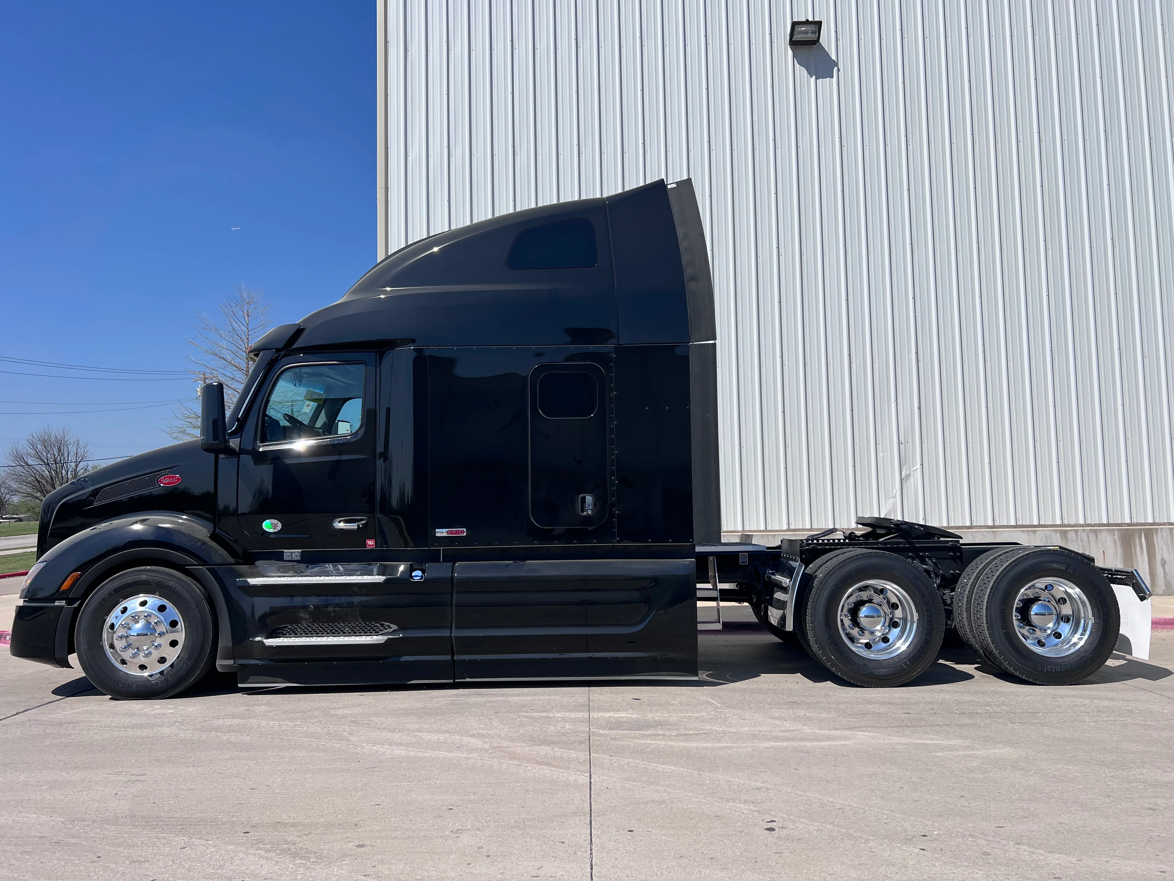 2027 Peterbilt 579 in Joplin, MO — photo 2