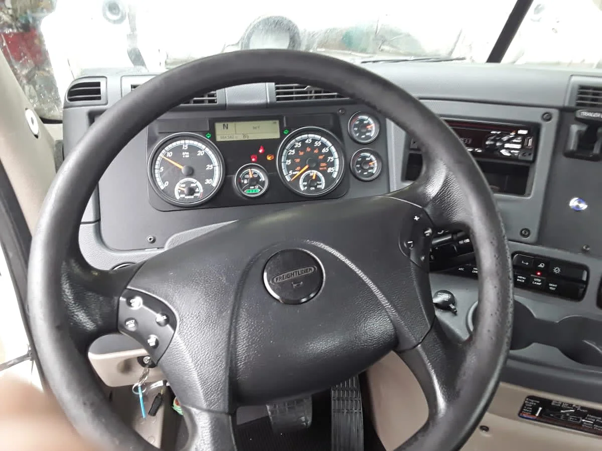 2018 Freightliner Cascadia in Kansas City, MO — photo 7