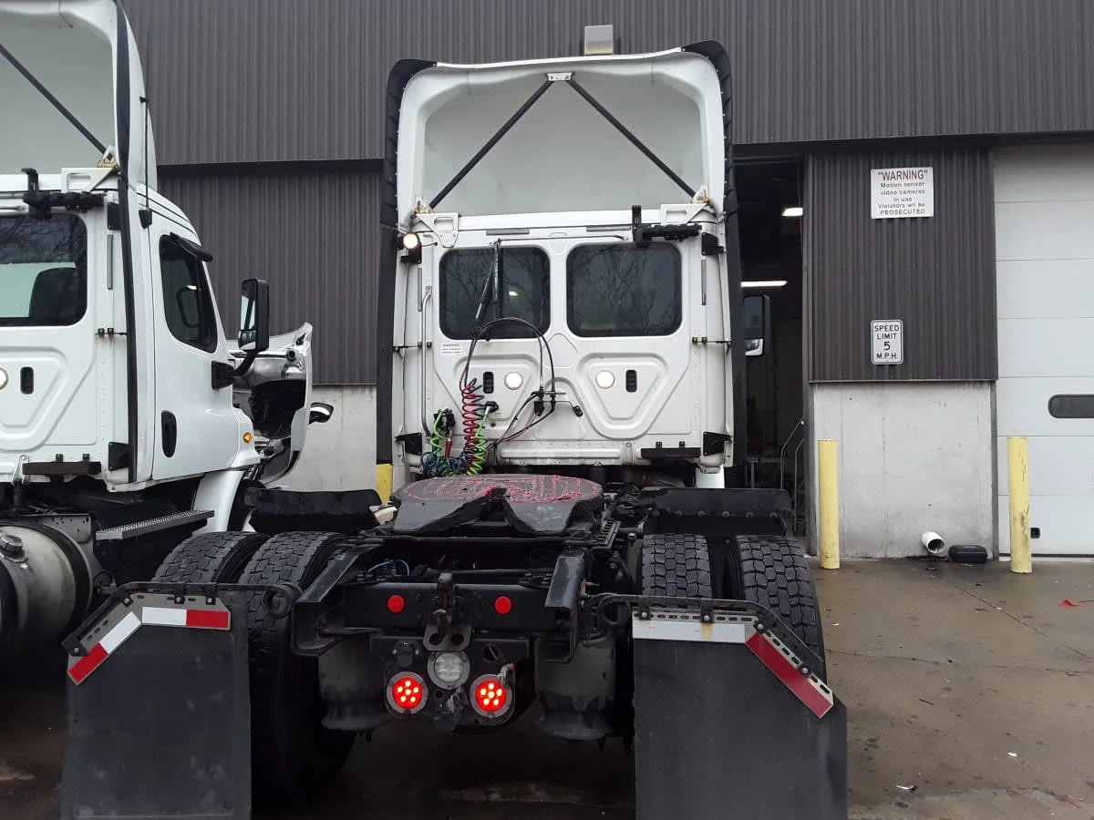 2018 Freightliner Cascadia in Kansas City, MO — photo 5