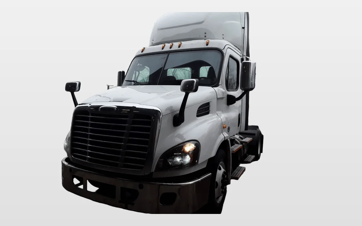 2018 Freightliner Cascadia - image 1