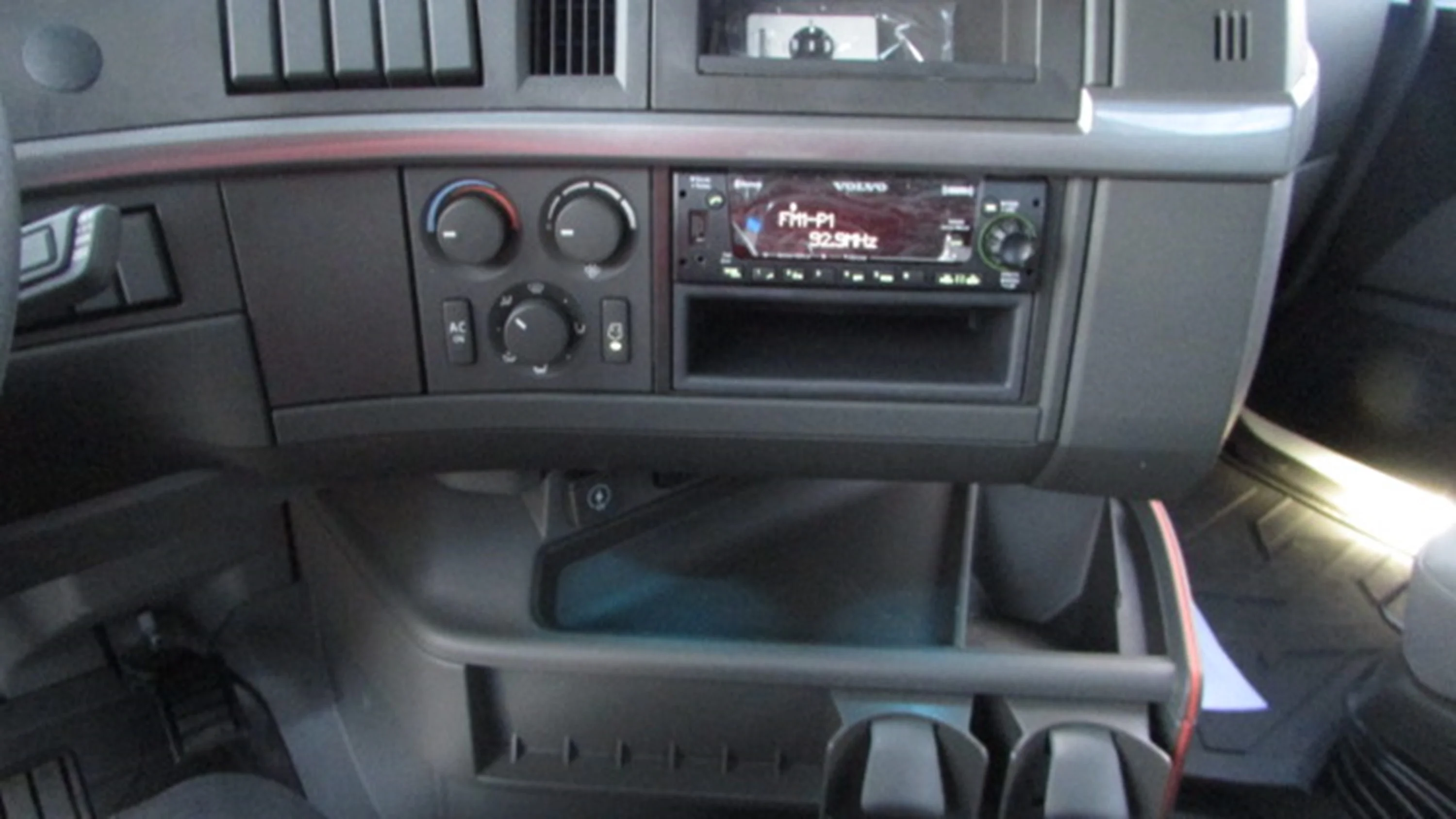 2025 Volvo VHD 300 in Houston, TX — photo 16