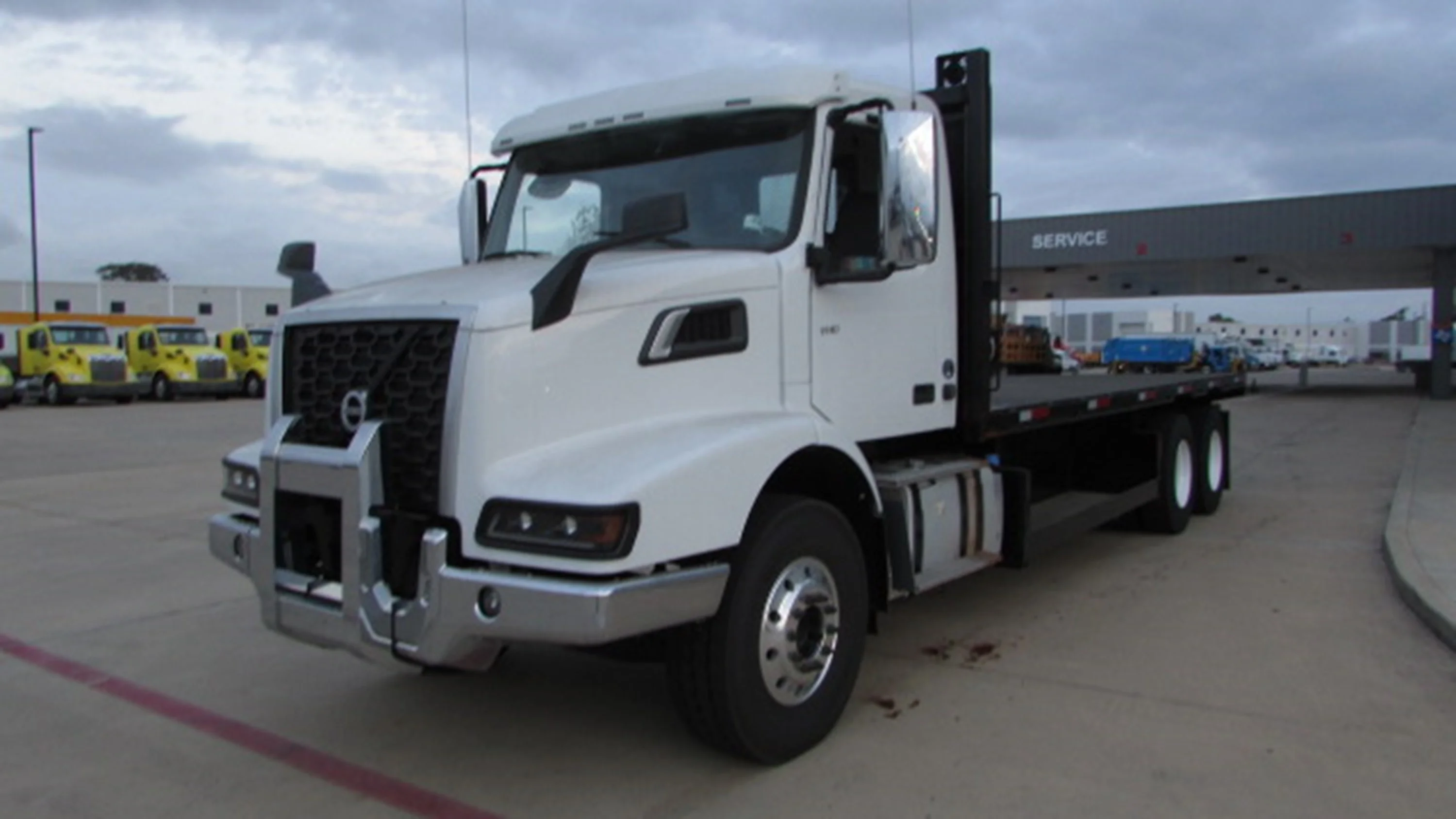 2025 Volvo VHD 300