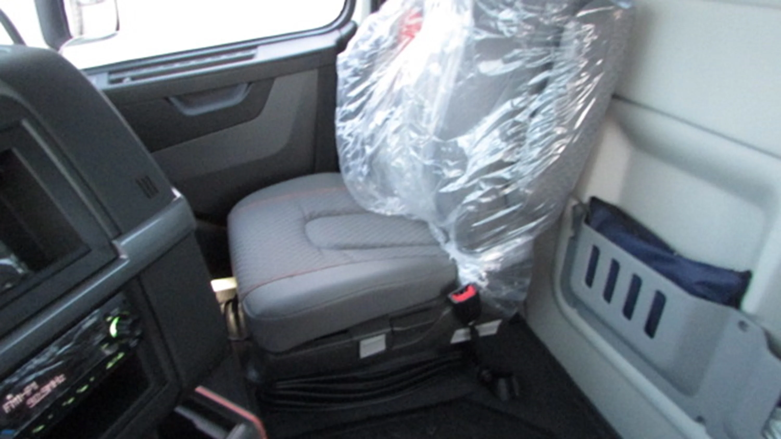 2025 Volvo VHD 300 in Houston, TX — photo 11