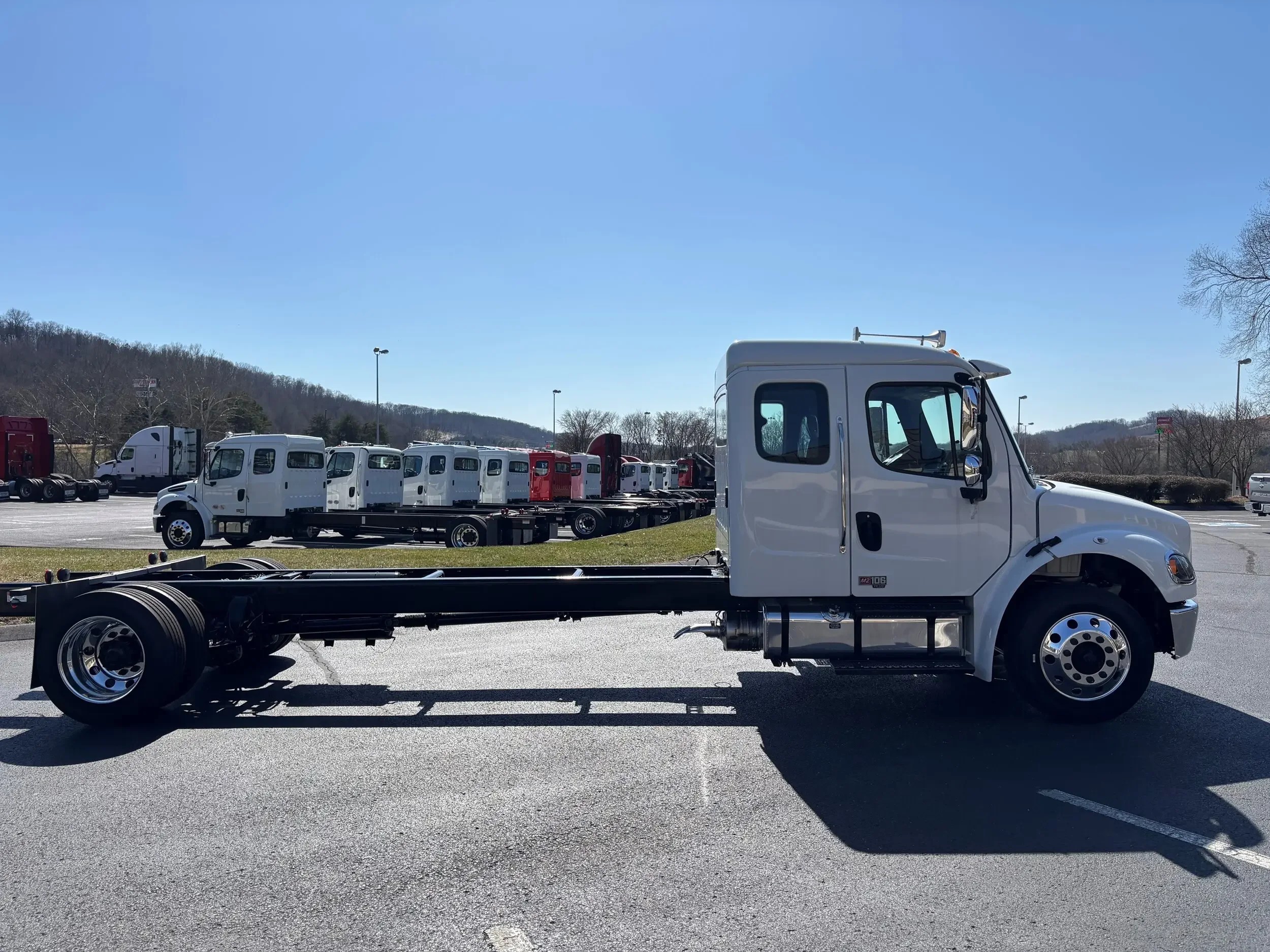 2025 Freightliner M2 106 - image 4