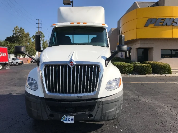 2019 International LT in Torrance, CA — photo 2