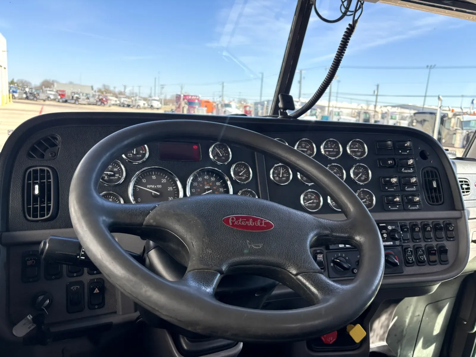 2022 Peterbilt 389 - image 16