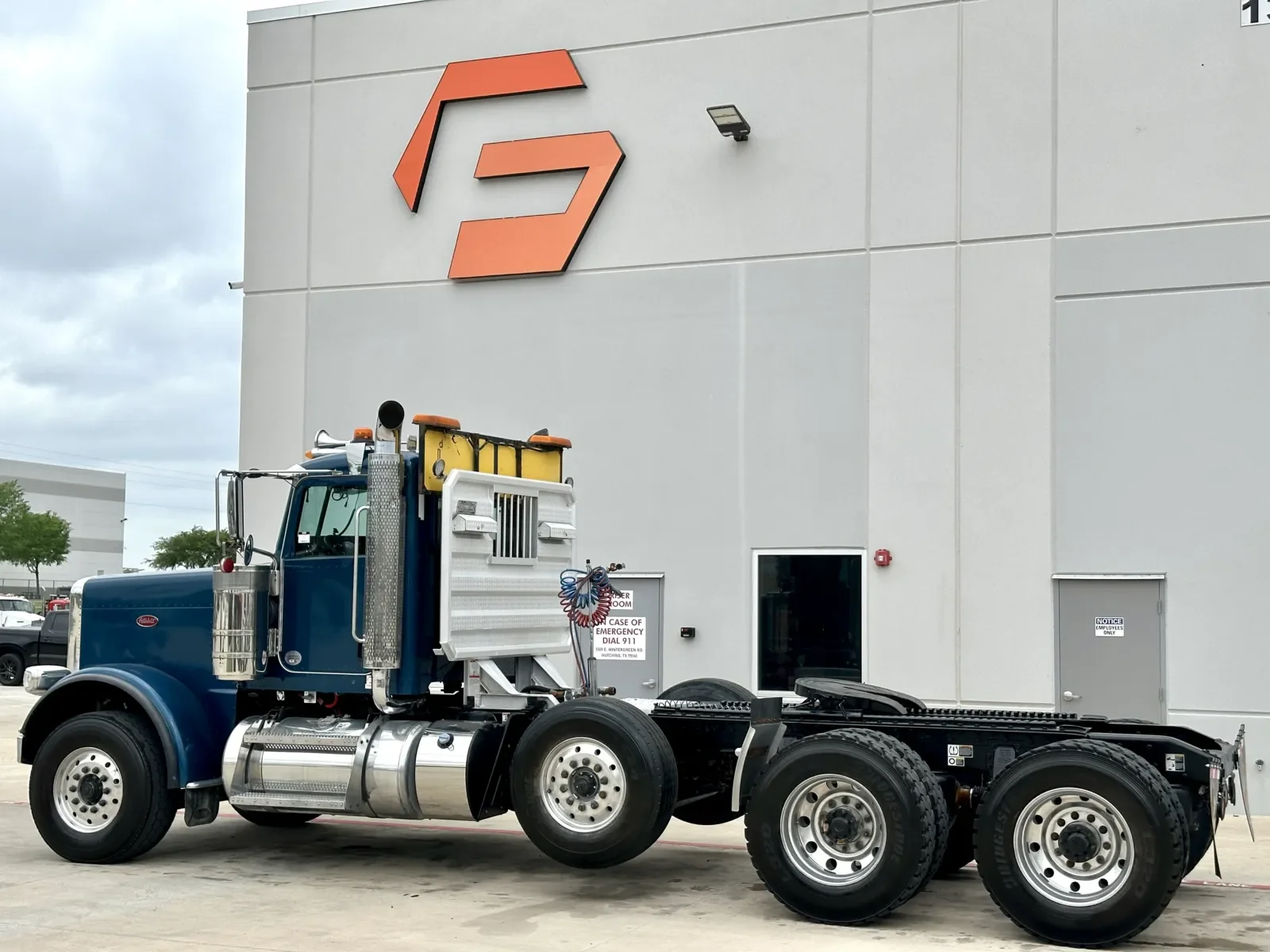 2022 Peterbilt 389 - image 6