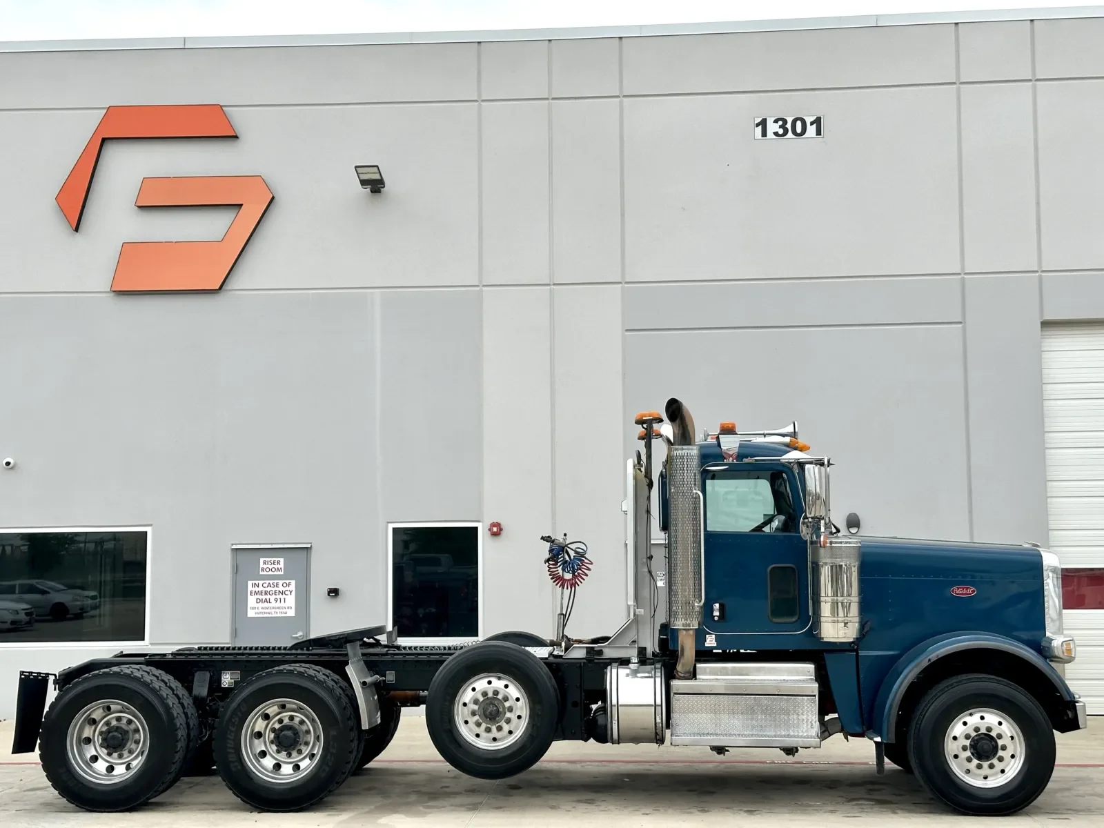 2022 Peterbilt 389 in Hutchins, TX — photo 3