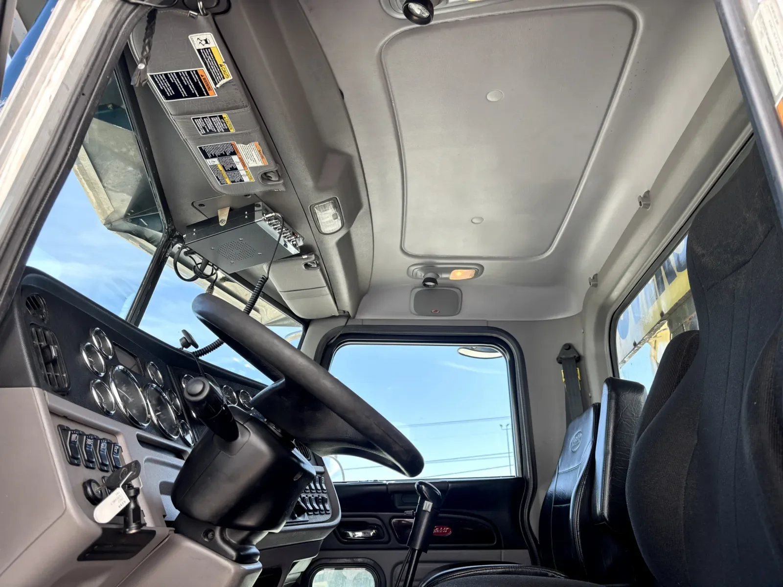2022 Peterbilt 389 in Hutchins, TX — photo 14