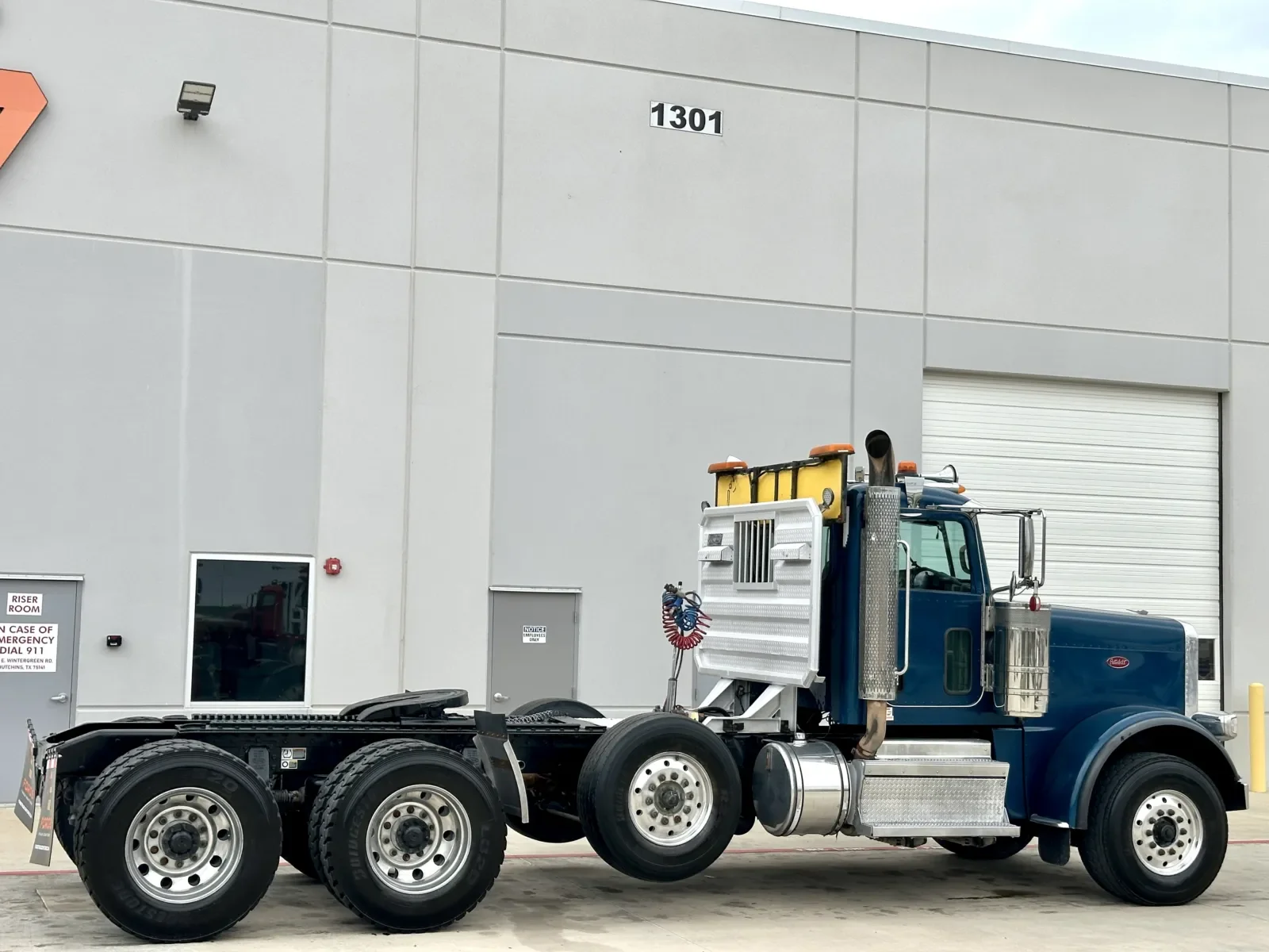 2022 Peterbilt 389 in Hutchins, TX — photo 5
