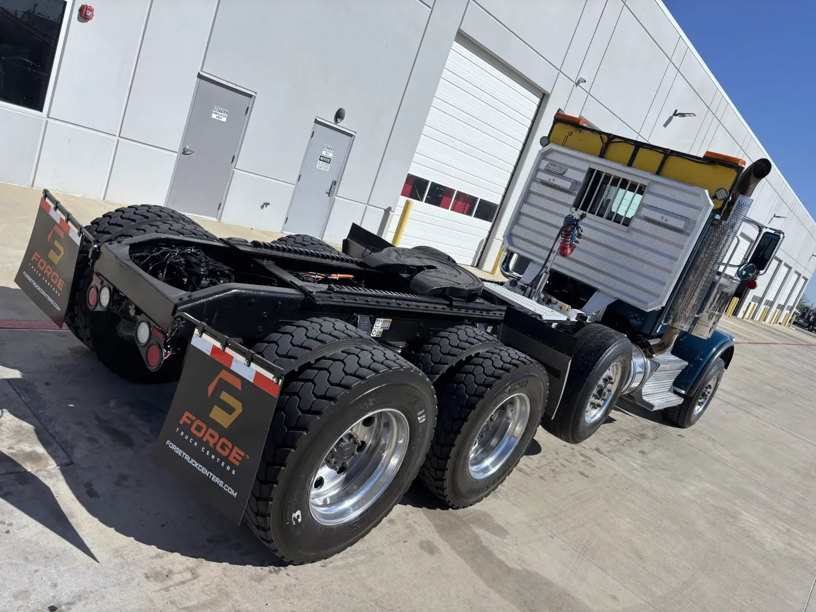 2022 Peterbilt 389 in Hutchins, TX — photo 11