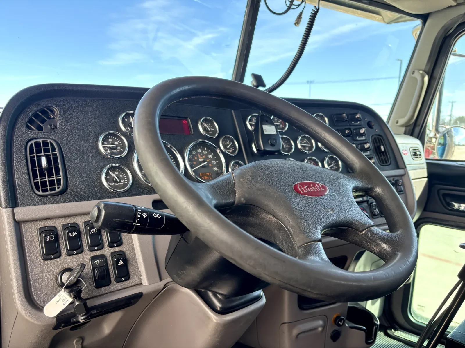 2022 Peterbilt 389 in Hutchins, TX — photo 15