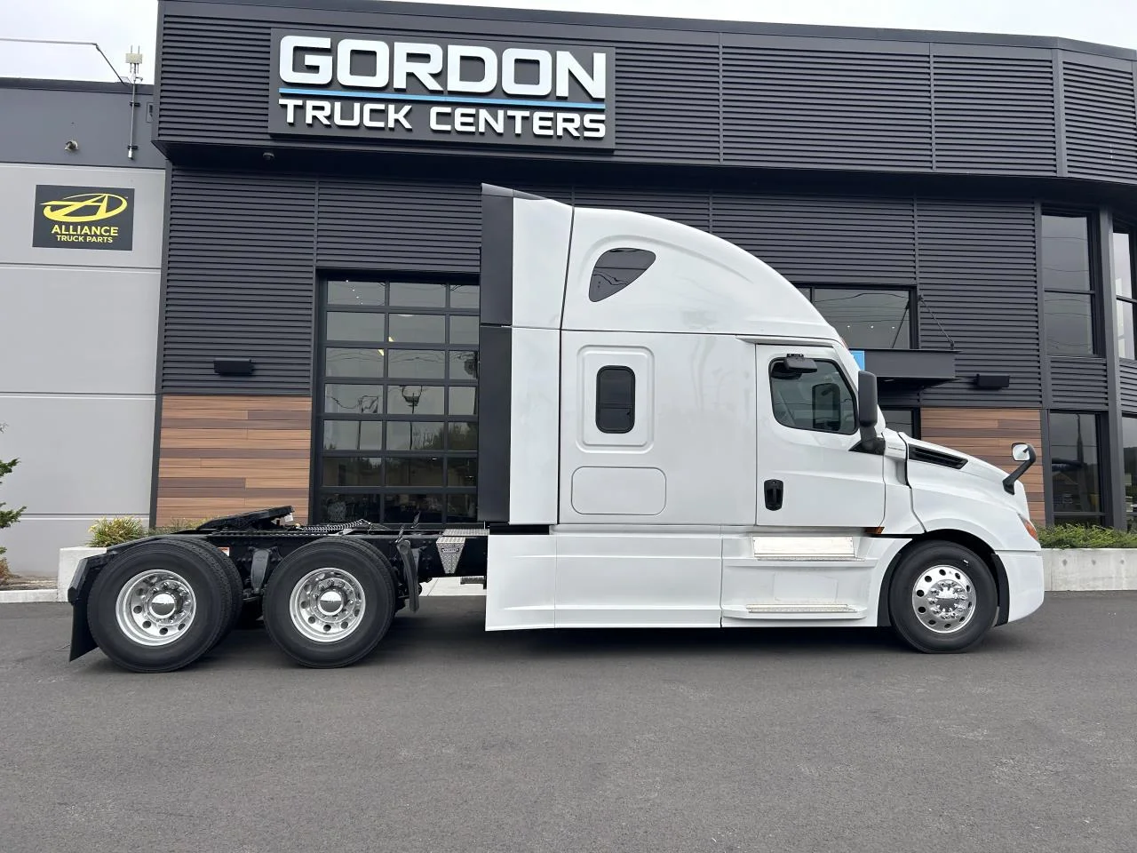 2027 Freightliner Cascadia in Pacific, WA — photo 6