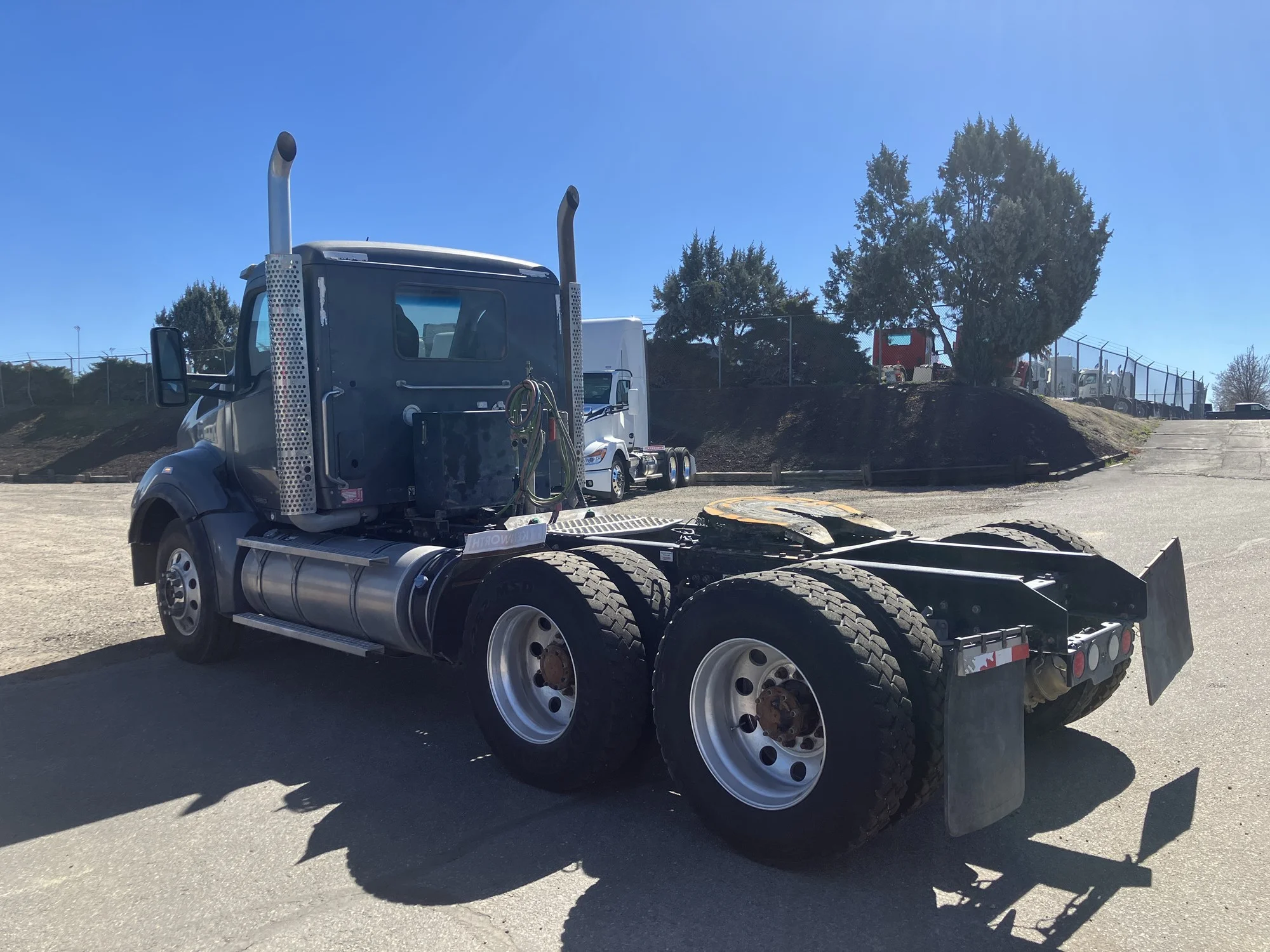 2022 Kenworth T880 - image 3