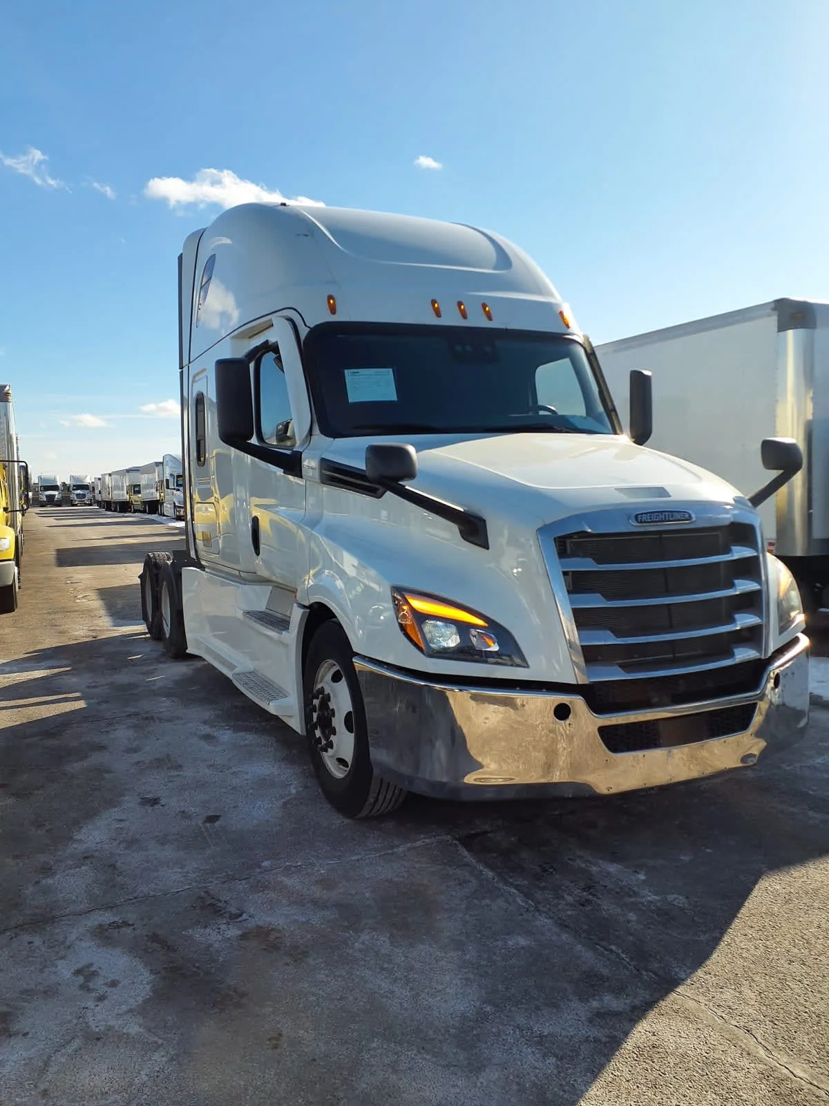 2021 Freightliner Cascadia - image 3