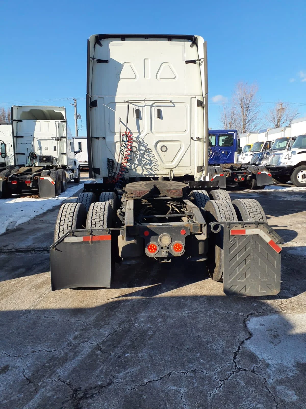 2021 Freightliner Cascadia - image 5
