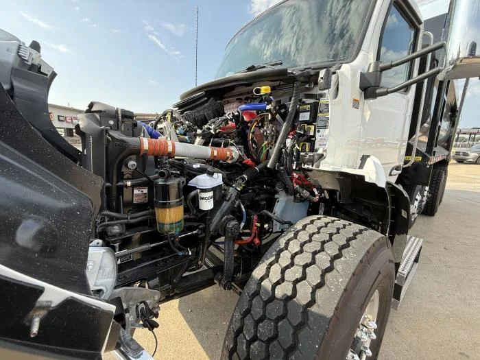 2027 Peterbilt 548 — photo 16
