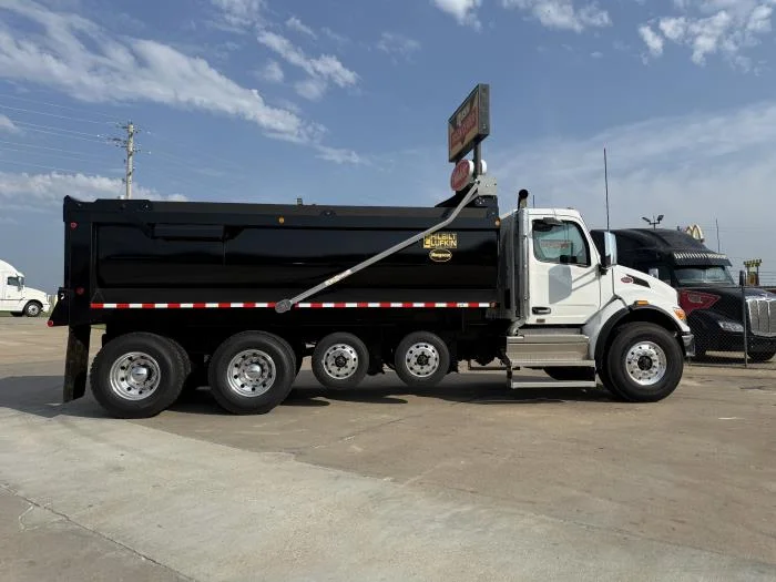 2027 Peterbilt 548 — photo 13