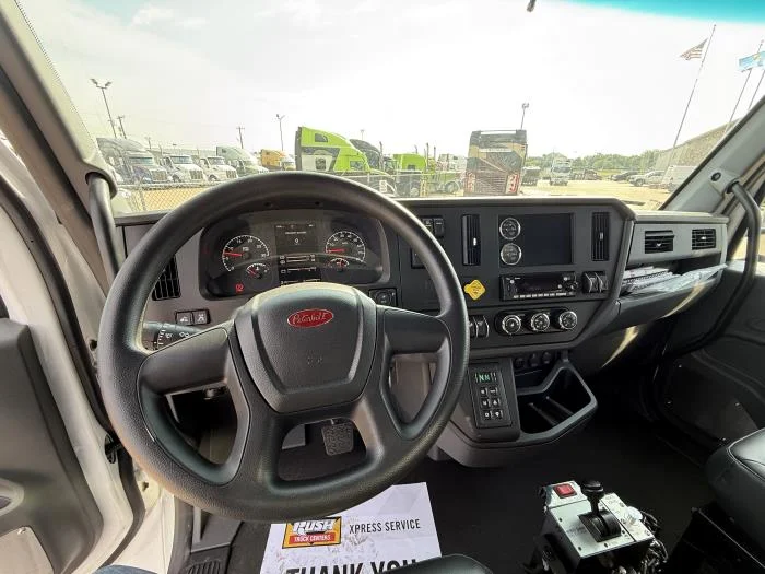 2027 Peterbilt 548 — photo 21