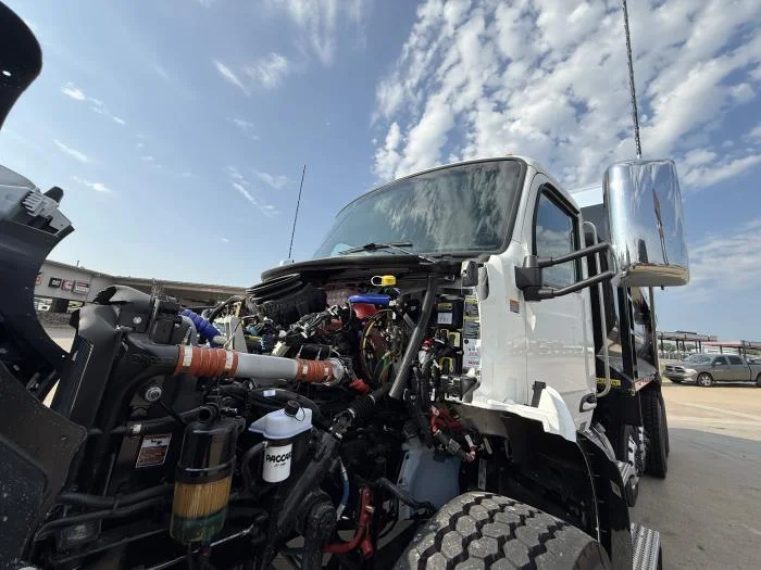 2027 Peterbilt 548 — photo 17