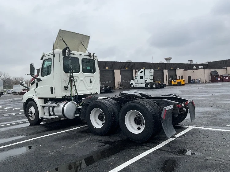 2019 Freightliner Cascadia in Reading, PA — photo 5