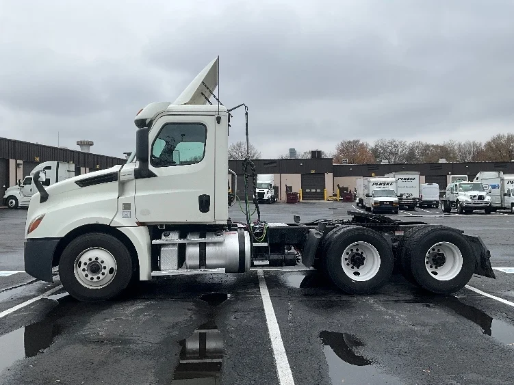 2019 Freightliner Cascadia in Reading, PA — photo 4