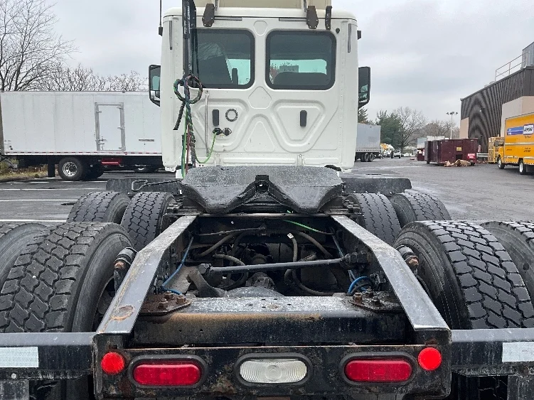 2019 Freightliner Cascadia in Reading, PA — photo 6