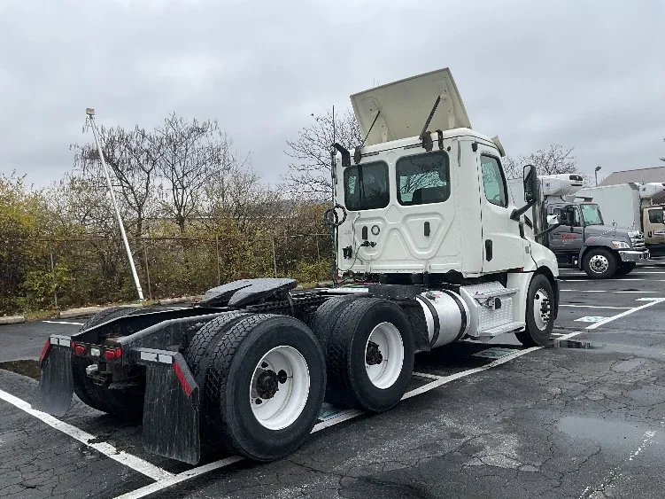 2019 Freightliner Cascadia in Reading, PA — photo 7