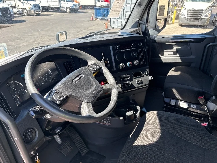 2023 Freightliner Cascadia - image 10