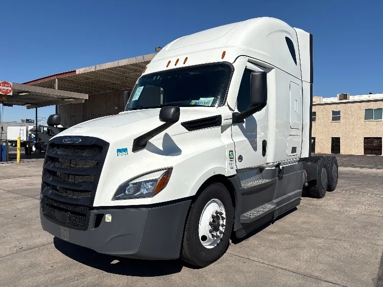 2023 Freightliner Cascadia - image 3