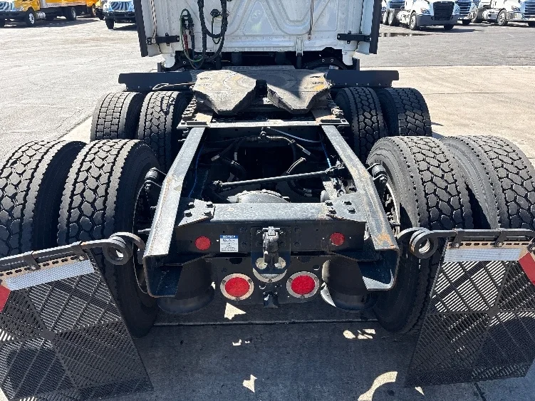 2023 Freightliner Cascadia - image 6