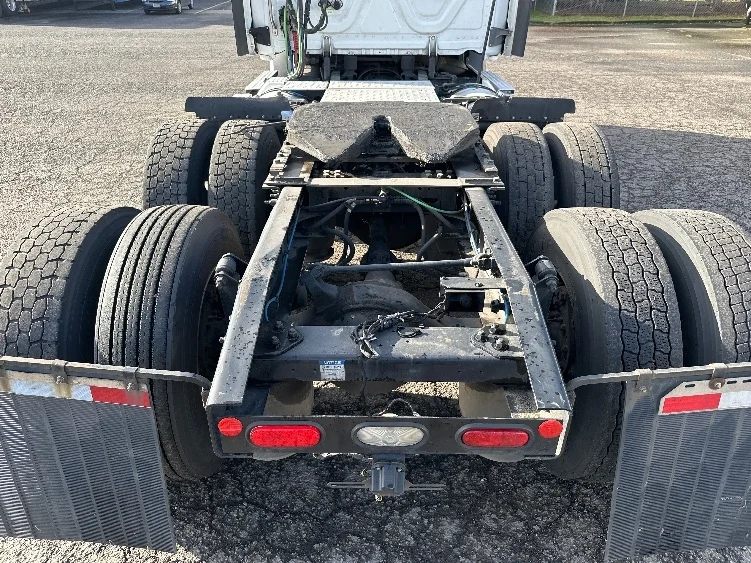 2021 Freightliner Cascadia in Wilsonville, OR — photo 6
