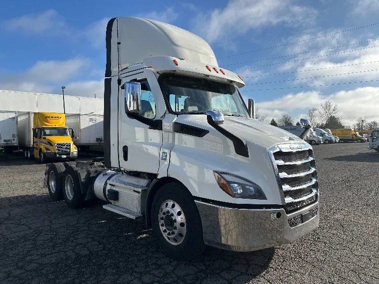2021 Freightliner Cascadia in Wilsonville, OR