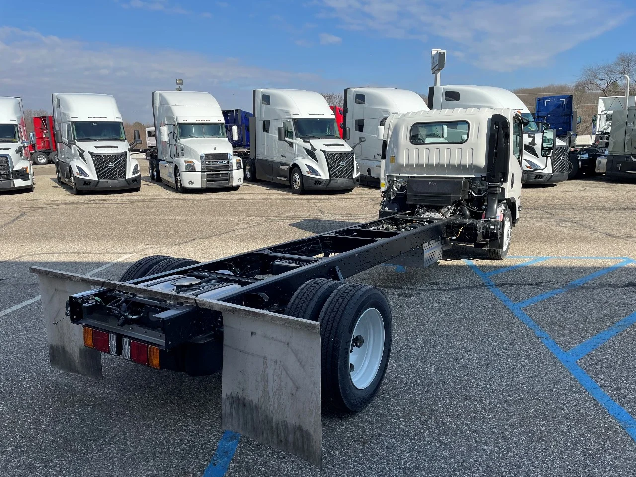 2026 Isuzu NRR in Byron Center, MI — photo 3
