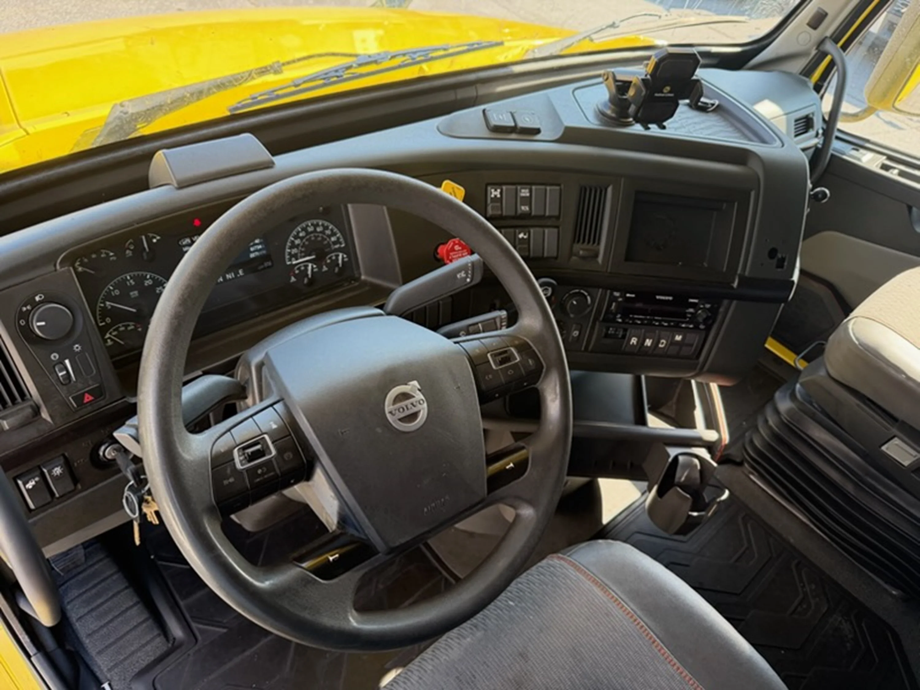 2023 Volvo VNL 860 in Guardian Atlanta — photo 9
