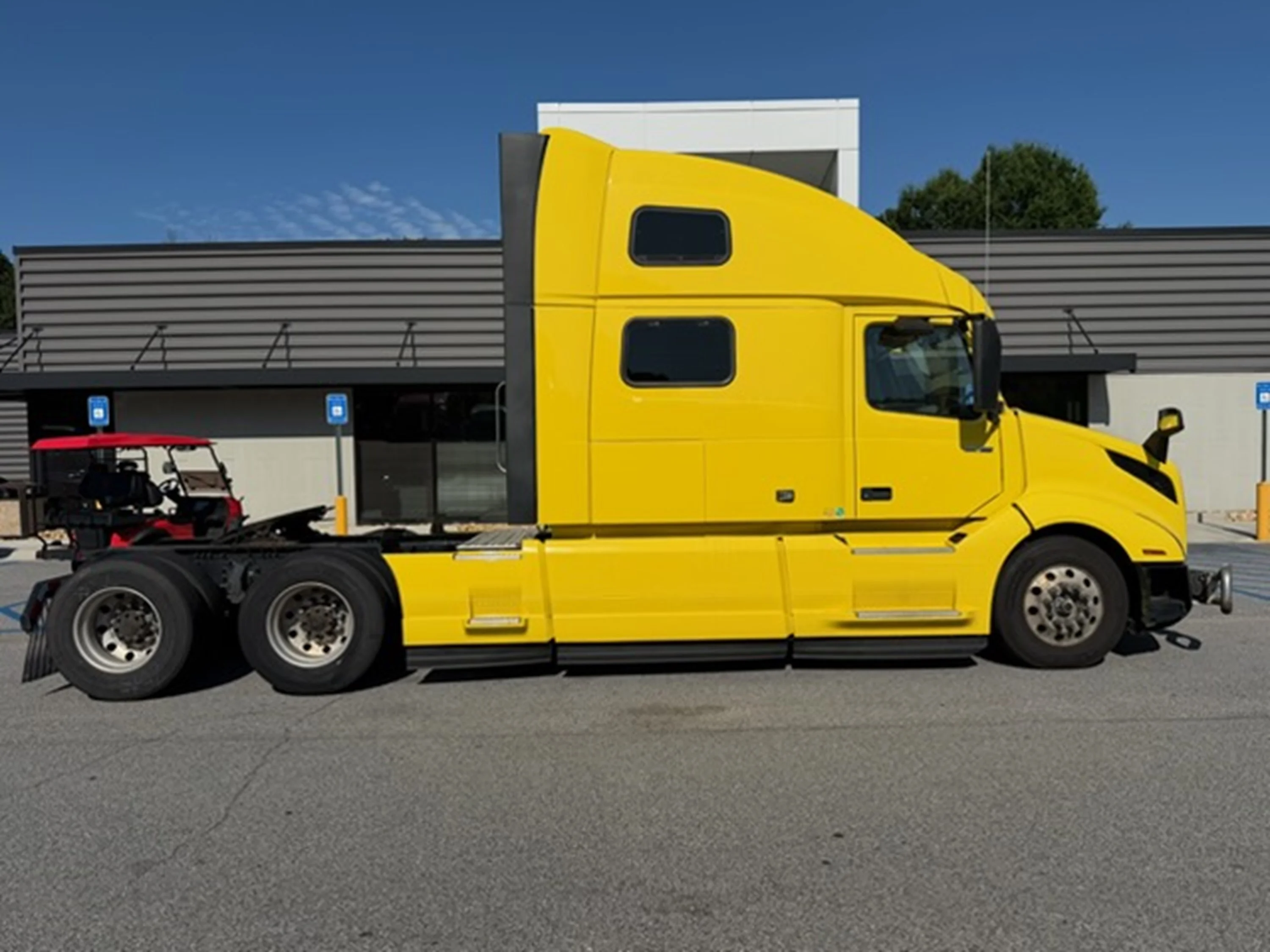 2023 Volvo VNL 860 in Guardian Atlanta — photo 2