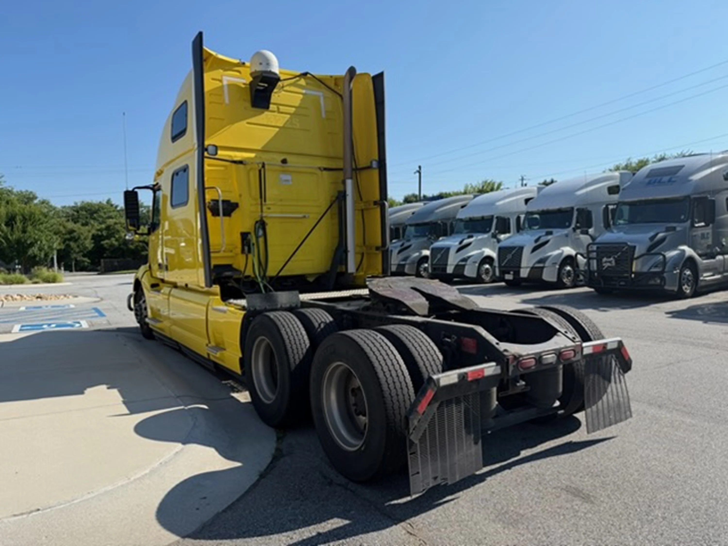 2023 Volvo VNL 860 in Guardian Atlanta — photo 5