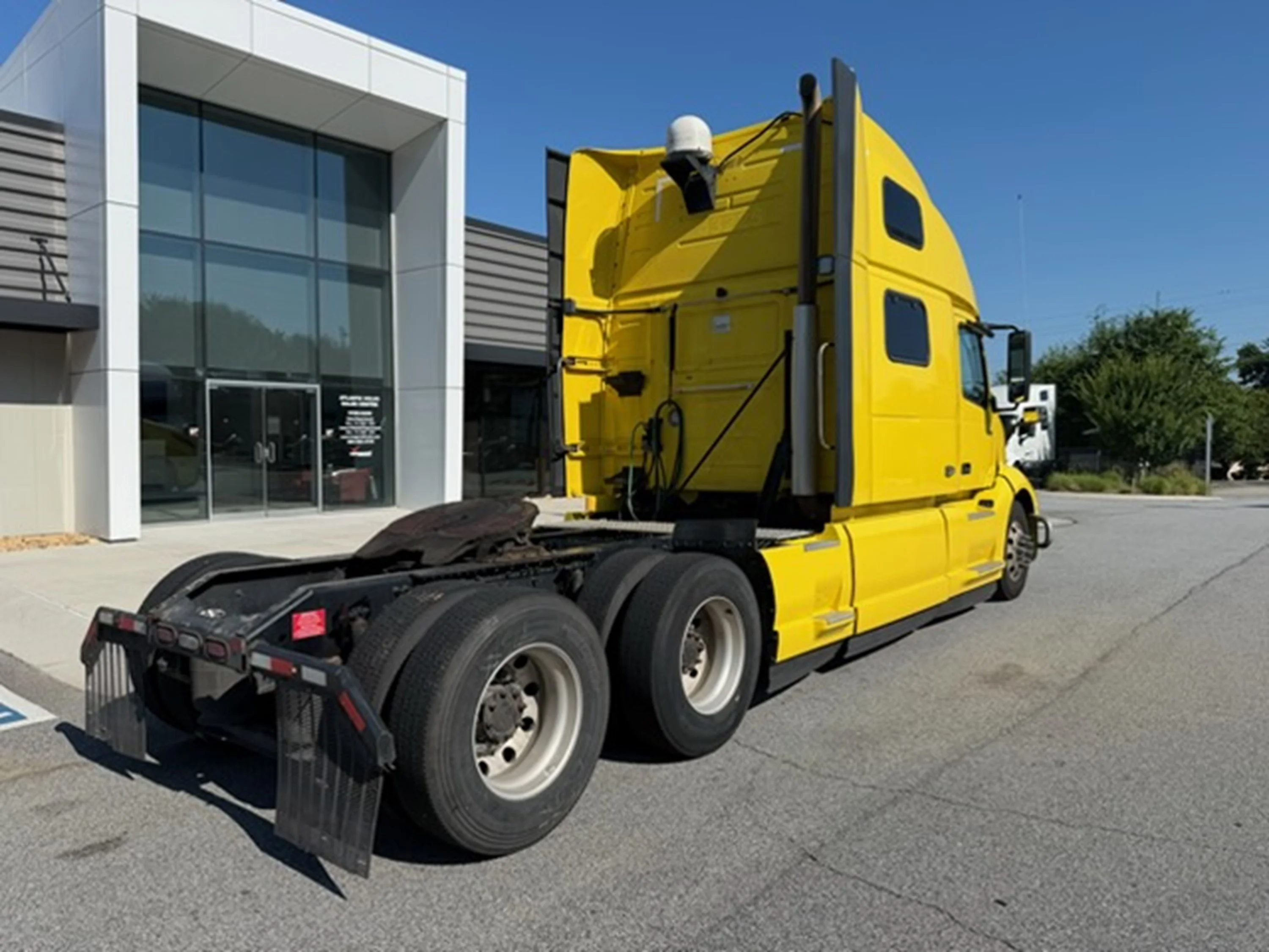 2023 Volvo VNL 860 in Guardian Atlanta — photo 3