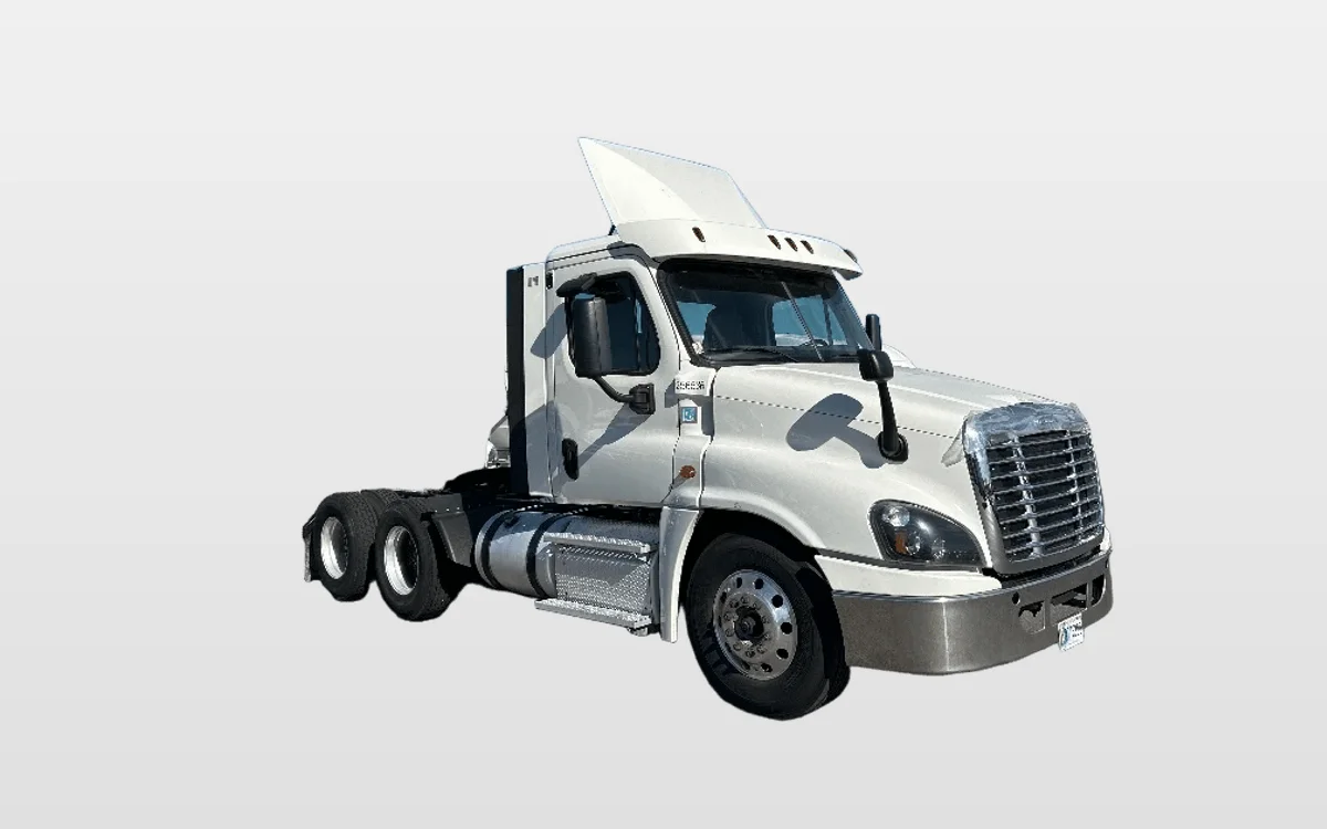 2019 Freightliner Cascadia - image 1