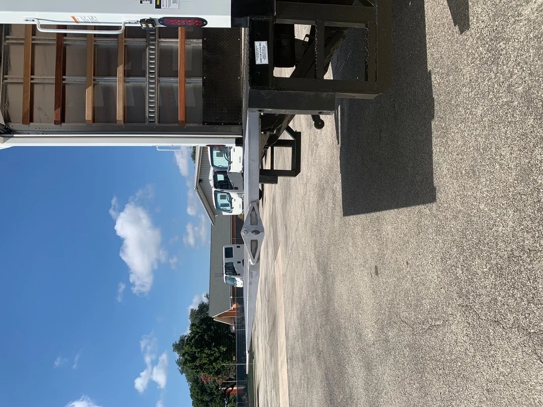 2025 Isuzu NRR - image 11