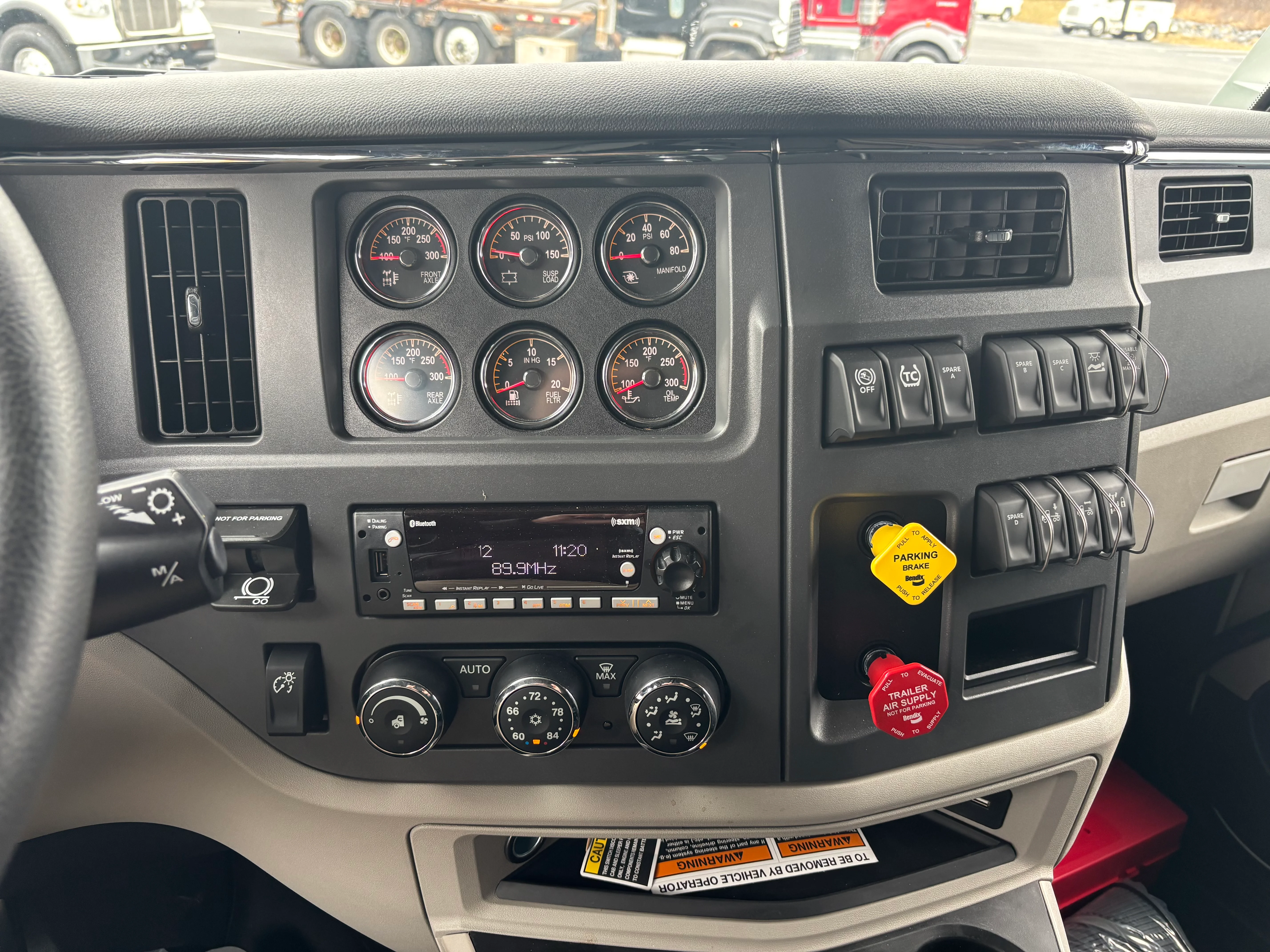 2027 Peterbilt 579 in Scranton, PA — photo 15