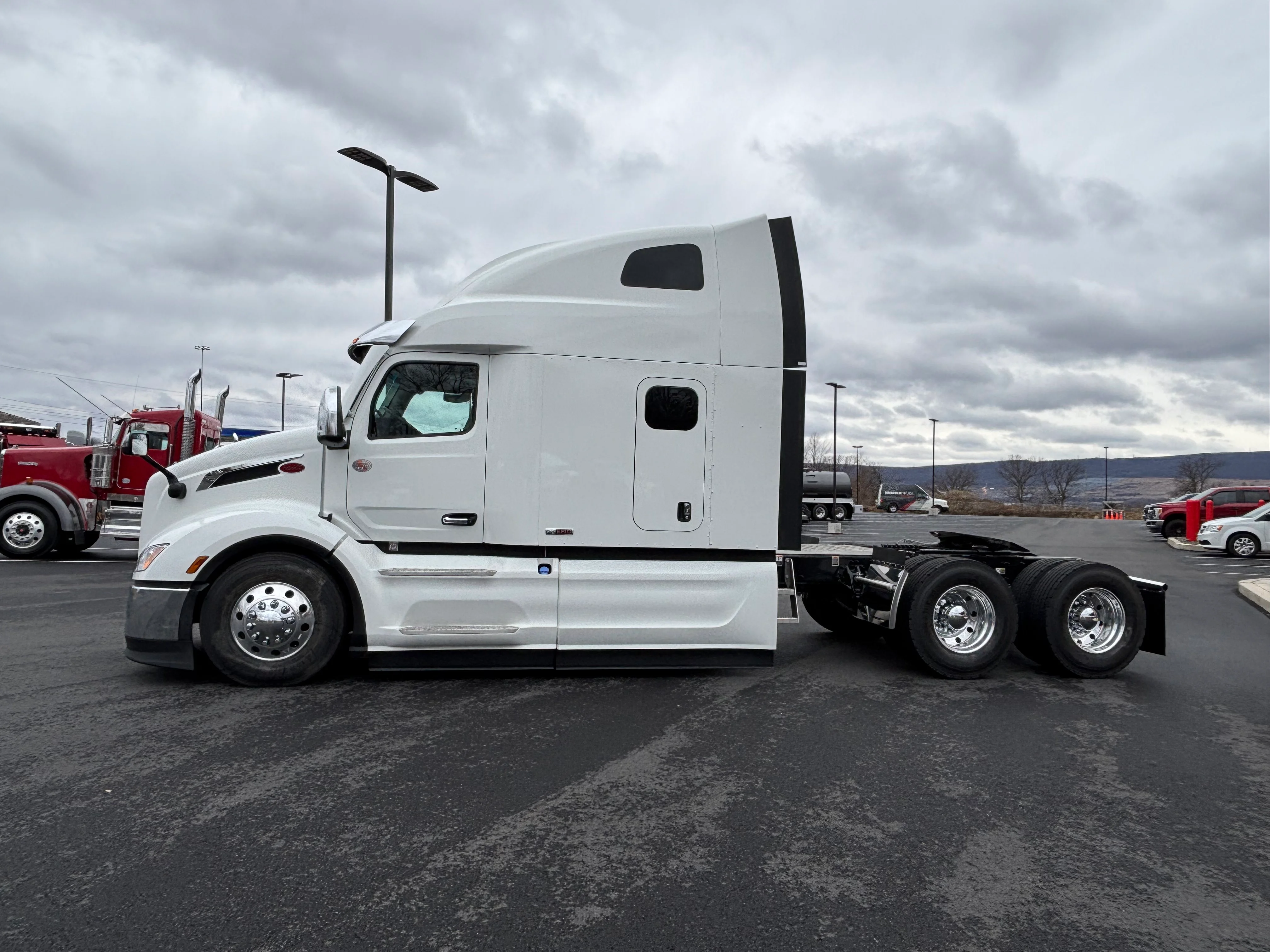 2027 Peterbilt 579 in Scranton, PA — photo 2