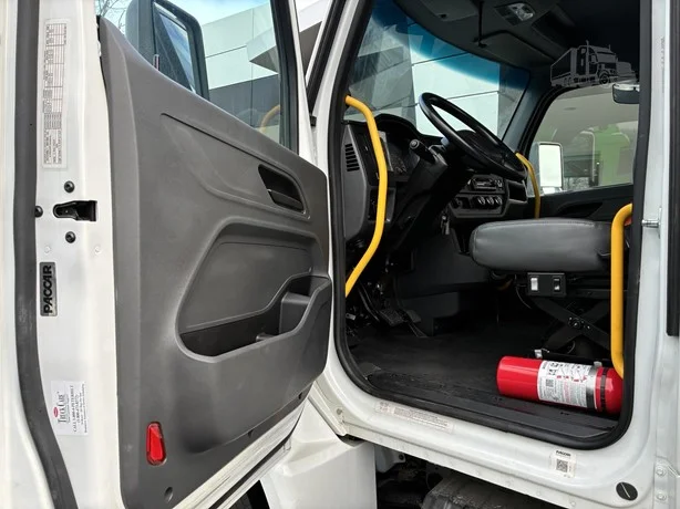 2025 Peterbilt 536 - image 14